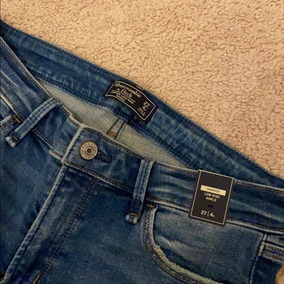 Low Rise Jeans - Picture 3 of 3
